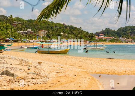 Unawatuna, Sri Lanka : 2019 Nov 19 : Matin sur la plage, dans la magnifique baie de Lumbarda au Sri Lanka. Banque D'Images