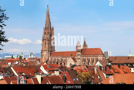 Le Freiburg Minster restauré sans échafaudage Banque D'Images