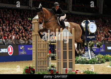 Londres, ANGLETERRE - 22 décembre Holly Smith rides coeurs pendant le destin la Turkish Airlines Olympia Grand Prix à Olympia, Londres, le dimanche 22 décembre 2019. (Crédit : Jon Bromley | MI News ) Banque D'Images