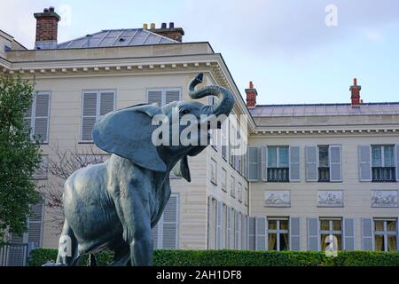 PARIS, FRANCE - 20 MAI 2019- situé dans l'ancienne gare d'Orsay à Paris, le Musée d'Orsay musée possède la plus grande collection d'impressi Banque D'Images