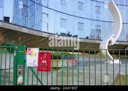 PARIS, FRANCE - 18 MAI 2019- Conçu par Oscar Niemeyer, le siège du Parti communiste français (siège du Parti Communiste Francais PCF) est loc Banque D'Images