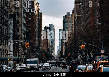 New York City - USA - 18 Mar 2019 : le coucher du soleil à Morden dans les bâtiments historiques et d'Amsterdan Avenue Upper West Side Banque D'Images