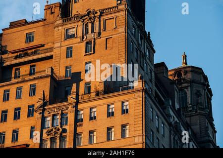 New York City - USA - 18 Mar 2019 : vue du coucher des édifices historiques dans Central Park West Upper West Side Banque D'Images