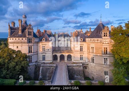 France, Sarthe, vallée du Loir, Le Lude, Château du Lude, jardins, façade ouest château au coucher du soleil (vue aérienne) Franc // Banque D'Images