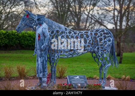 Monument commémoratif de Pershore Warhorse dans le parc Abbey Park, Pershore, Angleterre Banque D'Images