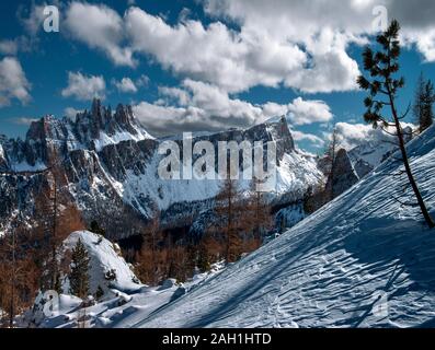 Belles montagnes dans les Dolomites Banque D'Images