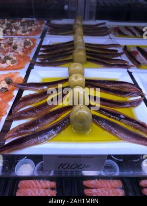 Des tapas sur l'affichage dans un restaurant, Madrid, Espagne Banque D'Images