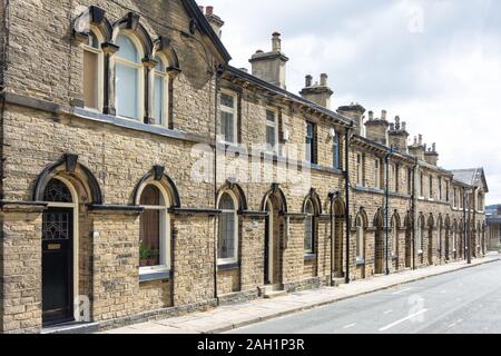 Les chalets, travailleur de rue Lockwood, Saltaire, village au patrimoine mondial, Ville de Shipley Bradford, West Yorkshire, England, United Kingdom Banque D'Images