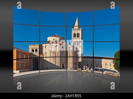 Un mur incurvé. 16 petites images donnent une image entière. Le Forum, marché de la ville, situé en face de l'église de Saint Donat et le Saint Anasta Banque D'Images