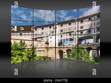 La cape bridge est situé dans la ville de Cesky Krumlov sur la rivière Vltava en Bohême, Jihocesky kraj, République Tchèque, Europe Banque D'Images