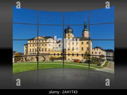 Le Château inférieur est situé sur les rives de l'Elster blanche à côté de l'église Sainte-Marie, Greiz, Thuringe, Allemagne, Europe Banque D'Images