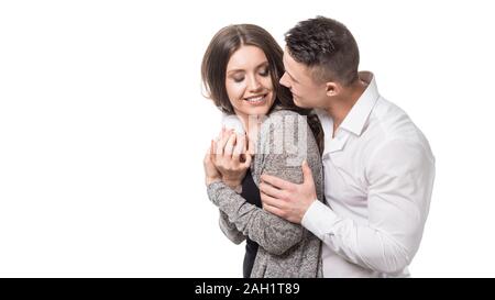 Couple marié. Man holding woman and looking at camera. Pregnacy, couple objectif, le bonheur, la fonction, le concept de la santé des femmes et de rêve Banque D'Images