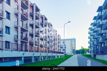 Nouveau bloc d'immeubles à appartements Vilnius reflex Banque D'Images