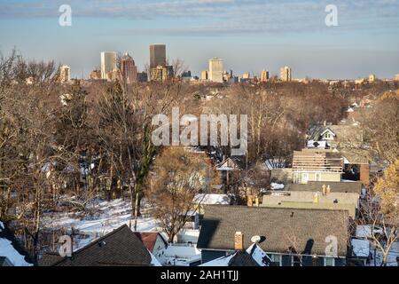 Rochester, New York, USA. 21 Décembre, 2019. Vue aérienne du quartier de Highland comté de Monroe , NY avec la ville de Rochester dans l'iof dist Banque D'Images