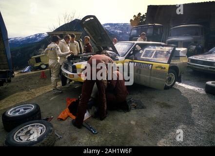 Grand-am Audi Sport Quattro au service sur le Rallye de Monte Carlo 1985 Banque D'Images