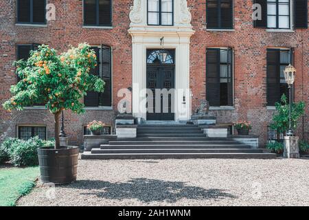 Rozendaal, Pays-Bas, 25 août 2019 : l'entrée du château et parc situé dans Rosendael Rozendaal aux Pays-Bas Banque D'Images