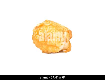 Soufflé au caramel sucré isolé sur fond blanc Banque D'Images