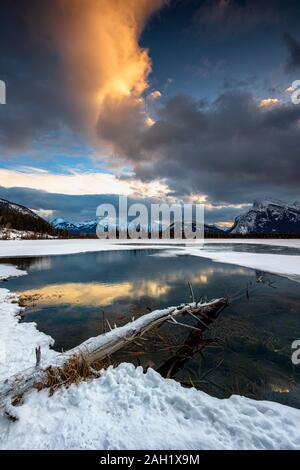 Pouvez 02 lacs Vermillon en hiver, Banff, Alberta, Canada Banque D'Images