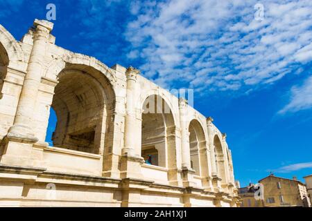 L'amphithéâtre d'Arles est un amphithéâtre romain construit en 90 Annonce dans le sud de la France Banque D'Images