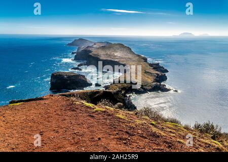 Sentier de randonnée Levada avec vue sur la péninsule de Sao Lourenço à Madère, Portugal Banque D'Images