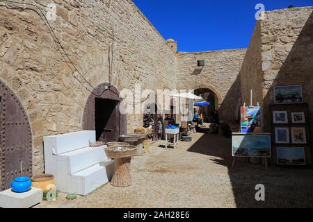 Marché des artisans au-dessous des remparts, Médina, UNESCO World Heritage Site, Essaouira, Maroc, Afrique du Nord Banque D'Images