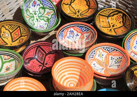 La poterie, Marché des artisans au-dessous des remparts, Médina, UNESCO World Heritage Site, Essaouira, Maroc, Afrique du Nord Banque D'Images