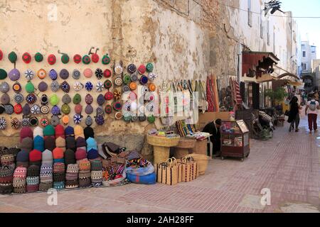 Marché des artisans au-dessous des remparts, Médina, UNESCO World Heritage Site, Essaouira, Maroc, Afrique du Nord Banque D'Images