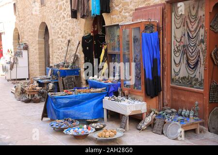 Marché des artisans au-dessous des remparts, Médina, UNESCO World Heritage Site, Essaouira, Maroc, Afrique du Nord Banque D'Images