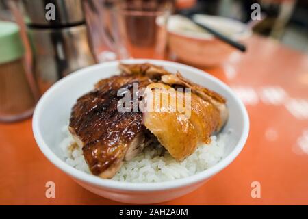 C'est canard de Pékin du riz. Nous mangeons de la viande de canard avec sauce douce sur du riz blanc. Banque D'Images