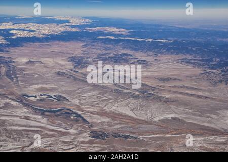 Zions Parc National dans l'Utah, vue aérienne d'avion de paysages abstraits, les pics et les canyons par Saint George, États-Unis d'Amérique. USA. Banque D'Images