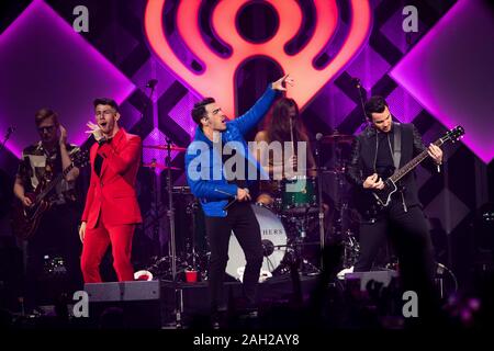 Lever du soleil, United States. Dec 22, 2019. Nick Jonas, Joe Jonas et Kevin Jonas des Jonas Brothers effectuer pendant la Y100 Jingle Ball à la BB&T Center le 22 décembre 2019 à Sunrise, en Floride. Crédit : l'accès Photo/Alamy Live News Banque D'Images