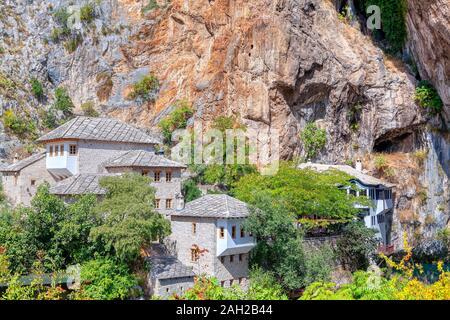 Blagaj célèbre village de Bosnie-Herzégovine sur la rivière Buna Banque D'Images