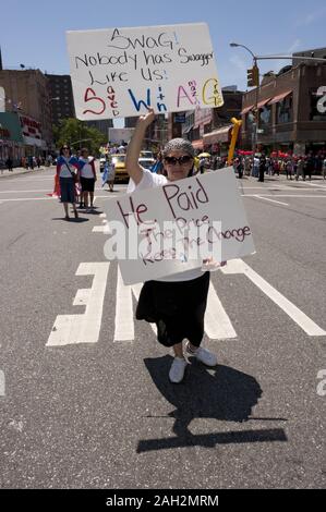 Les participants à la Children's Parade évangélique dans East Harlem à New York. Banque D'Images