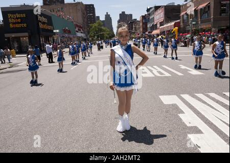 Les participants à la Children's Parade évangélique dans East Harlem à New York. Banque D'Images