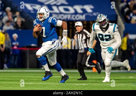 Indianapolis, Indiana, USA. Dec 22, 2019. Indianapolis Colts quarterback Jacoby Brissett (7) s'exécute dans la première moitié du match entre les Panthers et les Indianapolis Colts au Lucas Oil Stadium, Indianapolis, Indiana. Crédit : Scott Stuart/ZUMA/Alamy Fil Live News Banque D'Images