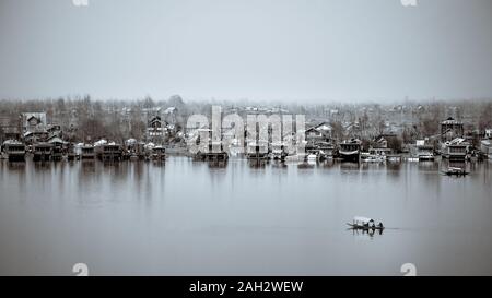 D'un look vintage monochromatique en Shikara Dal Lake Banque D'Images