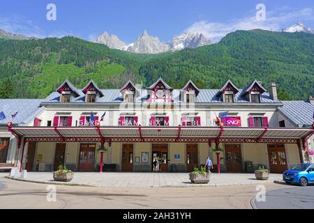 CHAMONIX, France - 26 JUIN 2019- Vue de la Gare de la gare de Chamonix Mont-Blanc en été en France près de la Suisse et l'Italie. Banque D'Images
