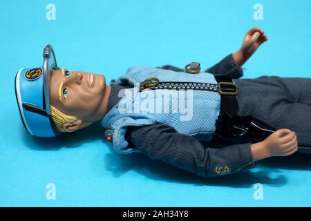 Le capitaine jouet en plastique bleu figure Banque D'Images