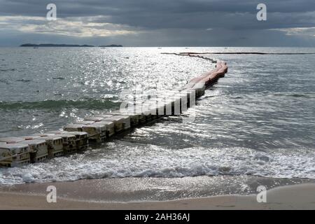 Coucher du soleil à l'été à la mer Banque D'Images