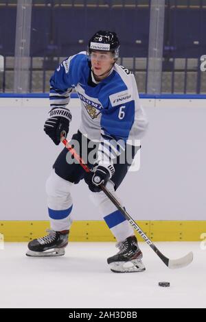 Ostrava, République tchèque. Dec 23, 2019. Peetro Seppala (FIN) pendant un match préliminaire entre le Canada et la Finlande avant le championnat mondial junior 2020 Championnat du Monde de Hockey sur glace, à Ostrava, en République tchèque, le 23 décembre 2019. Crédit : Petr Sznapka/CTK Photo/Alamy Live News Banque D'Images