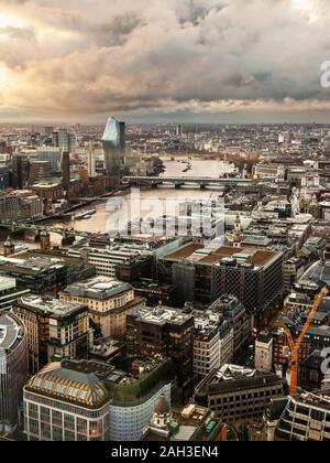 Vue du ciel Gardens (Londres) - Tamise et les édifices Banque D'Images