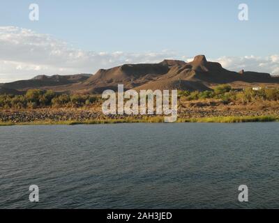 Trekking à travers l'Afrique - Afrique du Sud Rivière Orange - frontière de la Namibie Banque D'Images