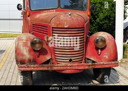 Vieux camion de pompiers à partir de milieu du 20e siècle Banque D'Images