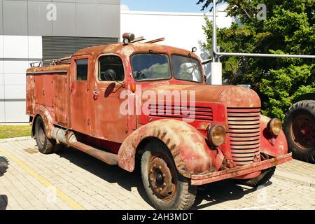 Vieux camion de pompiers à partir de milieu du 20e siècle Banque D'Images