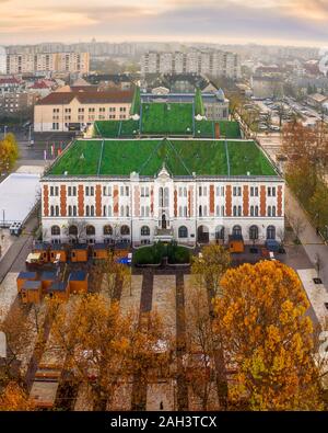 Fantastic photos de haute qualité sur centre de Ujpest avec l'hôtel de ville et de reine du ciel l'église. Banque D'Images