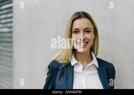 Portrait of a happy young businesswoman Banque D'Images