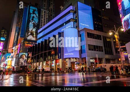 Morgan Stanley s'engage dans l'auto-promotion et affiche une moir sur l'affichage numérique sur leurs capacités à New York le mardi, 17 décembre 2019. (© Richard B. Levine) Banque D'Images