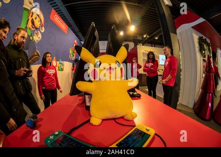 Ambassadeurs de la marque à l'activation de l'interrupteur Nintendo à la cible 'Wonderland !' pop-up store dans le Meatpacking District à New York le jour de son inauguration, Vendredi 13 Décembre, 2019. Le menu pop-up, doté de nombreux moments instagrammable ainsi que des expériences, est ouvert jusqu'au 22 décembre. (© Richard B. Levine) Banque D'Images