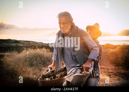 Happy senior couple on bicycle, Tenerife Banque D'Images