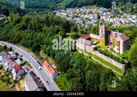 Allemagne, Bade-Wurtemberg, Neckarsteinach, vue aérienne du château Mittelburg Banque D'Images